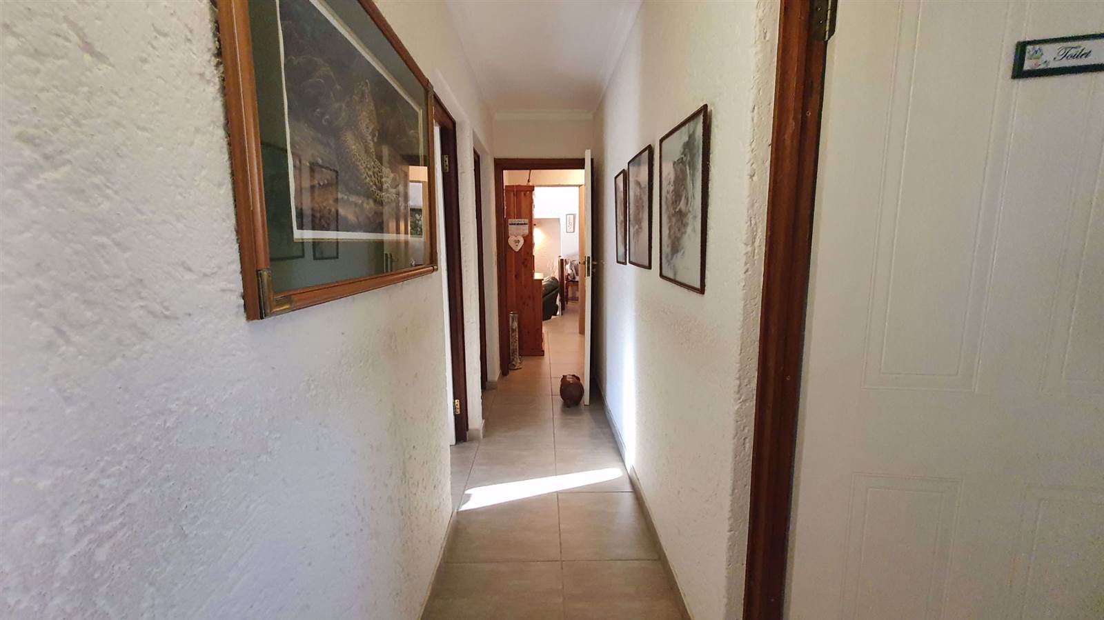 4 Bed Townhouse in Hartbeespoort Dam photo number 16