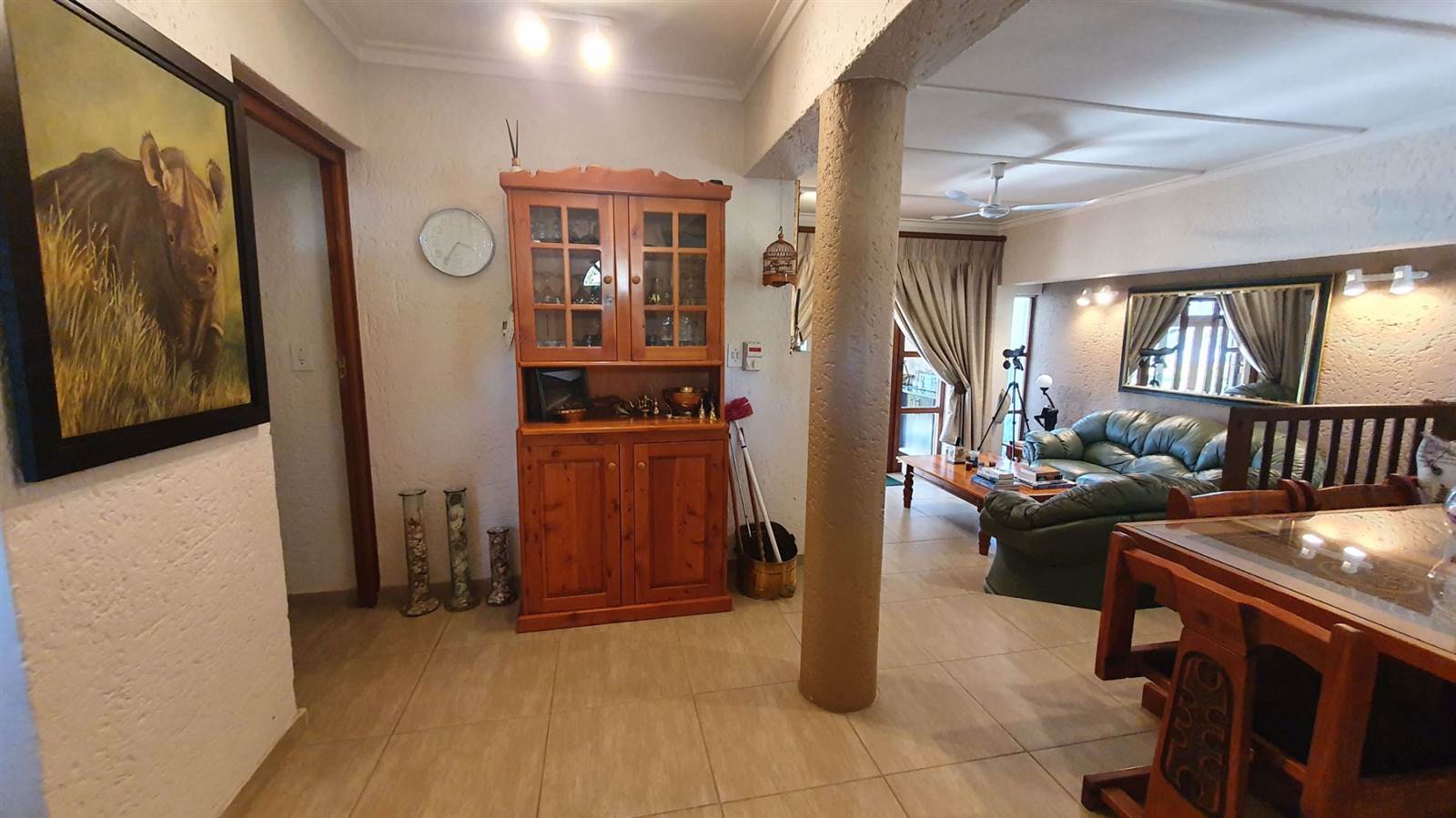 4 Bed Townhouse in Hartbeespoort Dam photo number 9