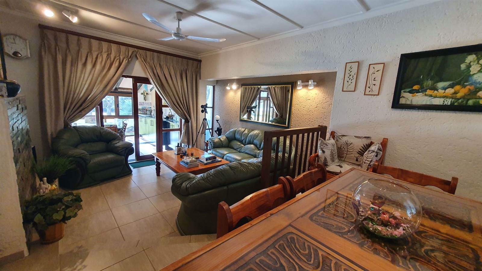 4 Bed Townhouse in Hartbeespoort Dam photo number 10