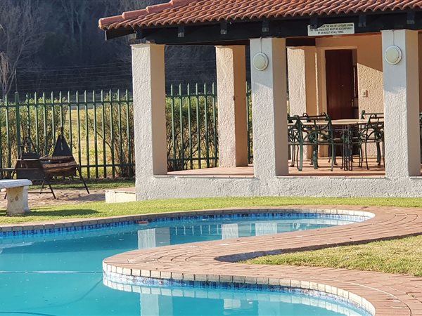 4 Bed Townhouse in Hartbeespoort Dam