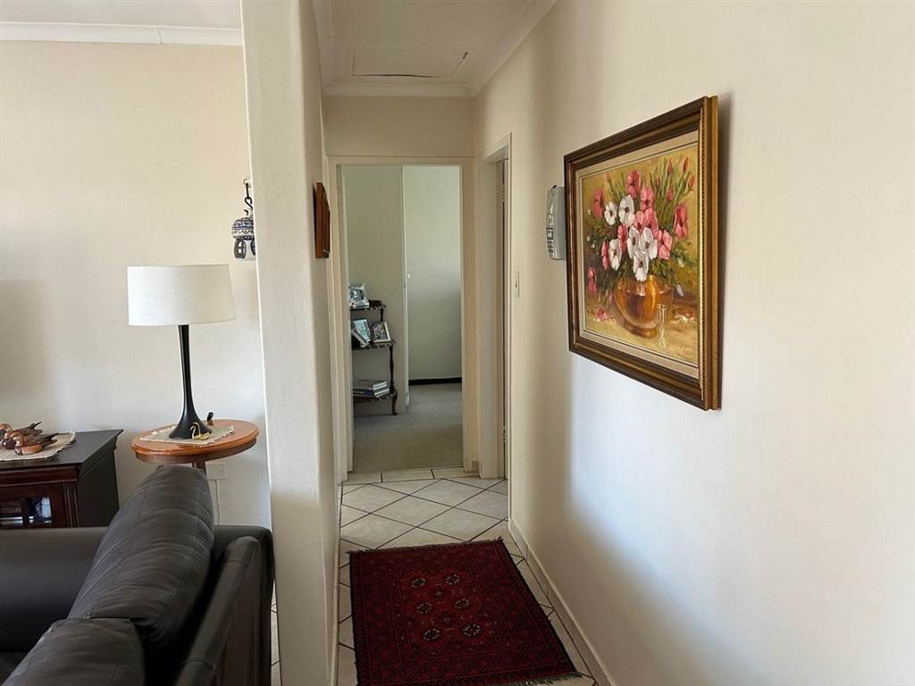 2 Bed Townhouse in Pierre van Ryneveld photo number 16