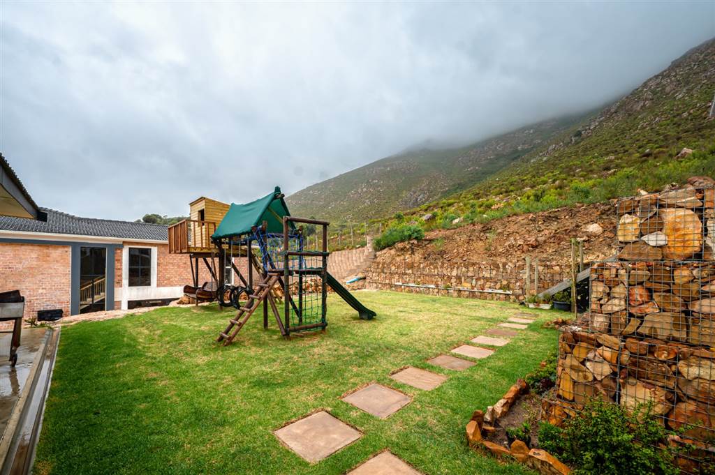 2 Bed House in Mountainside photo number 3