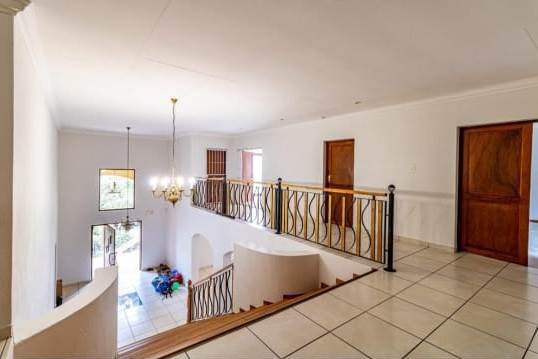 5 Bed House in Waterkloof Ridge photo number 14