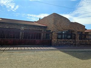 3 Bed House in Etwatwa