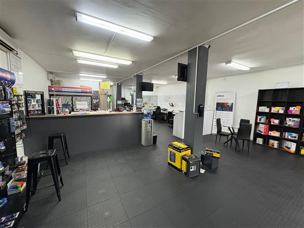 93 m² Retail Space 93 m² Retail Space
