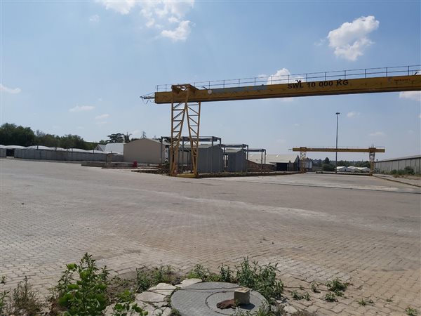 5 700  m² Industrial space