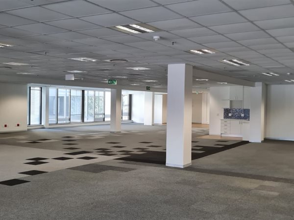 818  m² Office Space in Rosebank