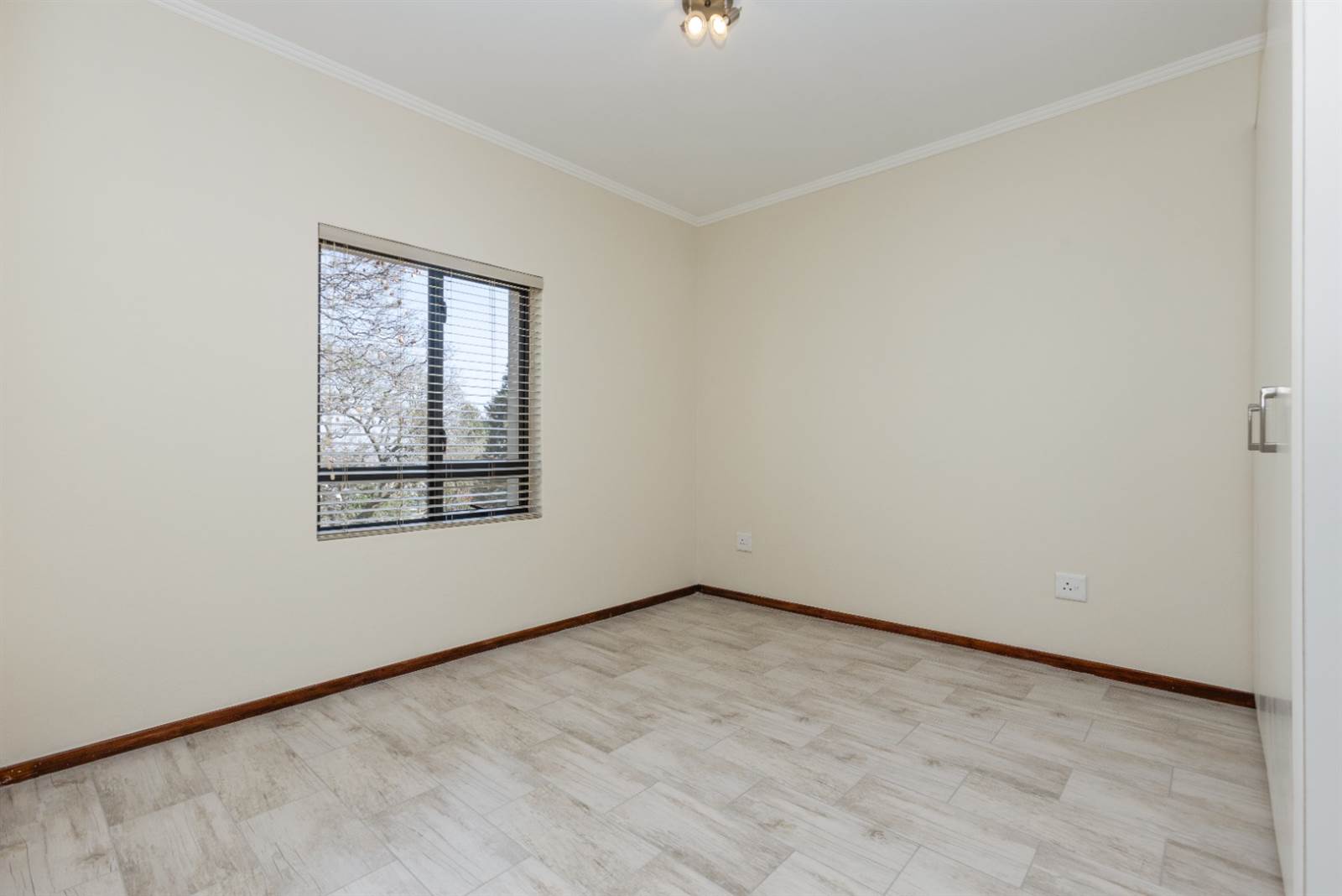 1 Bed Apartment in Roodepoort Central photo number 2