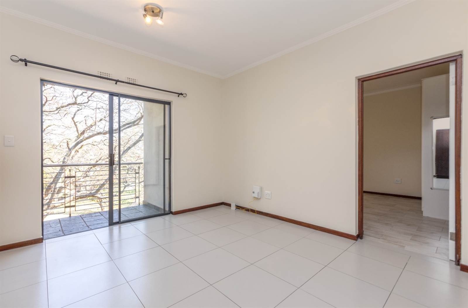 1 Bed Apartment in Roodepoort Central photo number 8