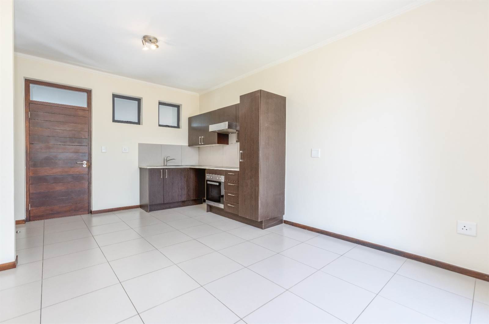 1 Bed Apartment in Roodepoort Central photo number 9