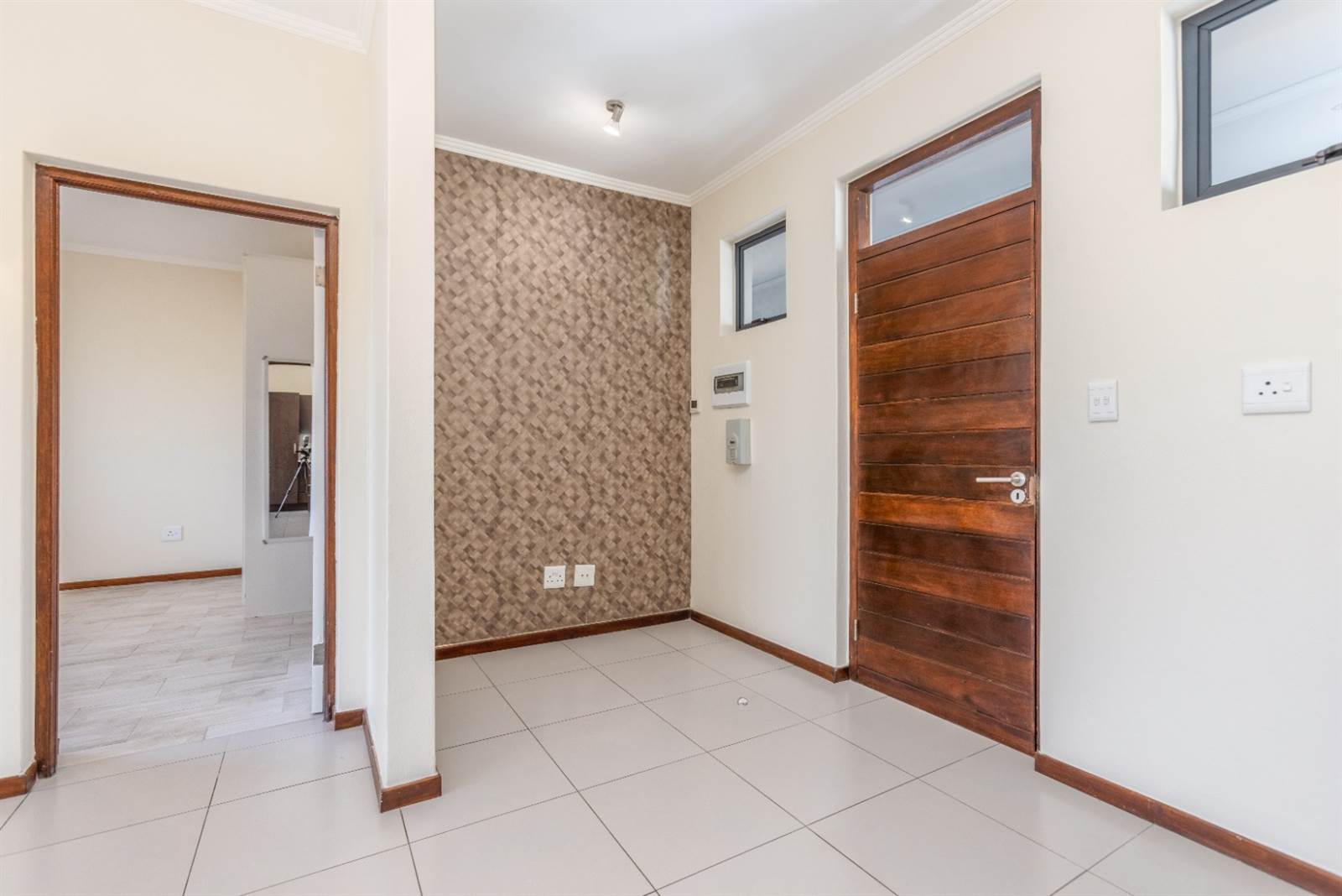1 Bed Apartment in Roodepoort Central photo number 7