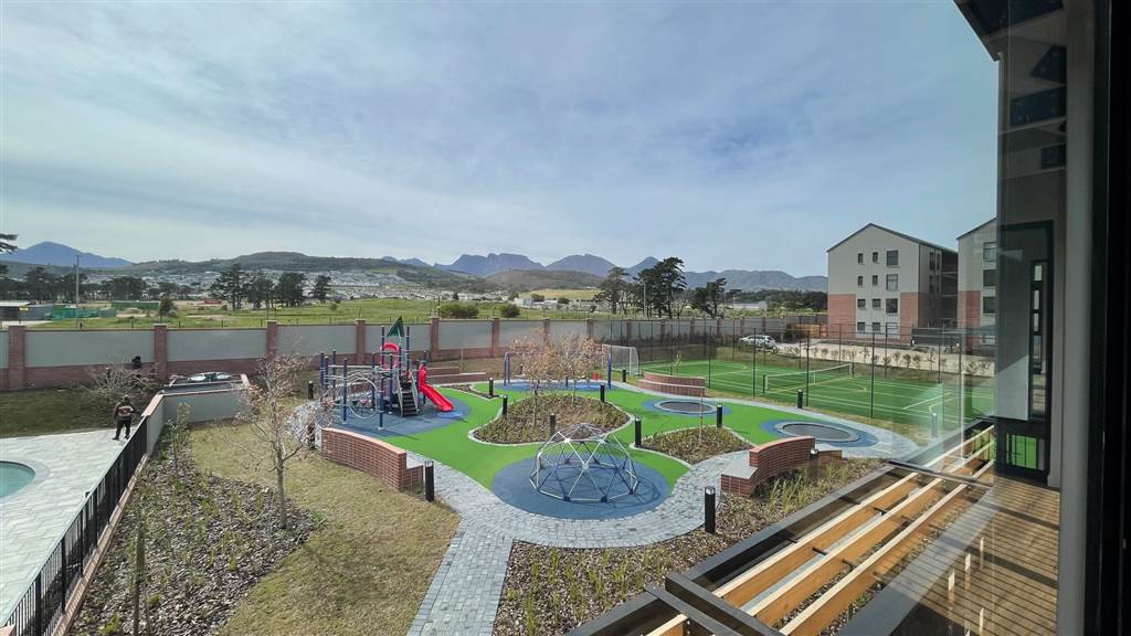 1 Bed Apartment to rent in Somerset West Central | RR3957223