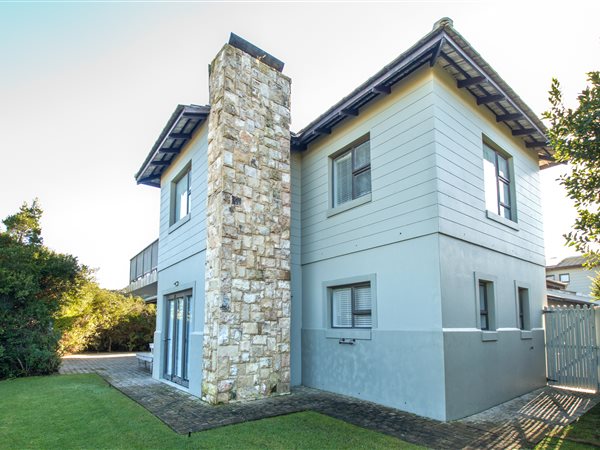 4 Bedroom House 4 Bedroom House