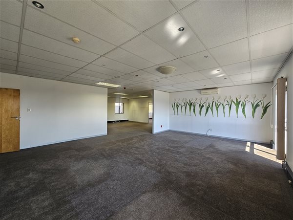 245  m² Commercial space