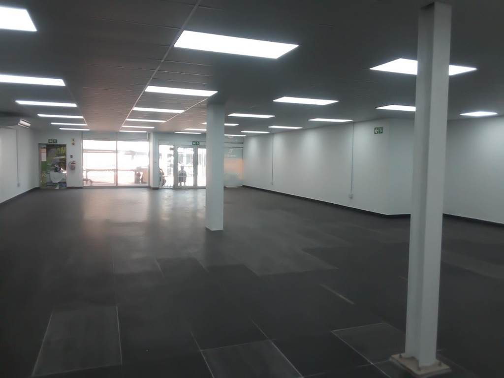 561  m² Retail Space in Pinetown Central photo number 2