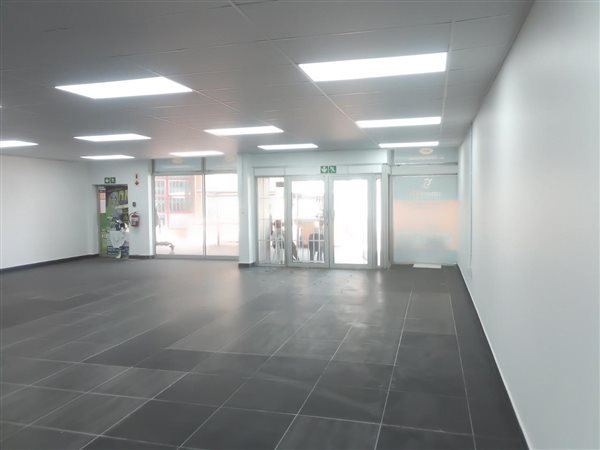 561  m² Retail Space in Pinetown Central