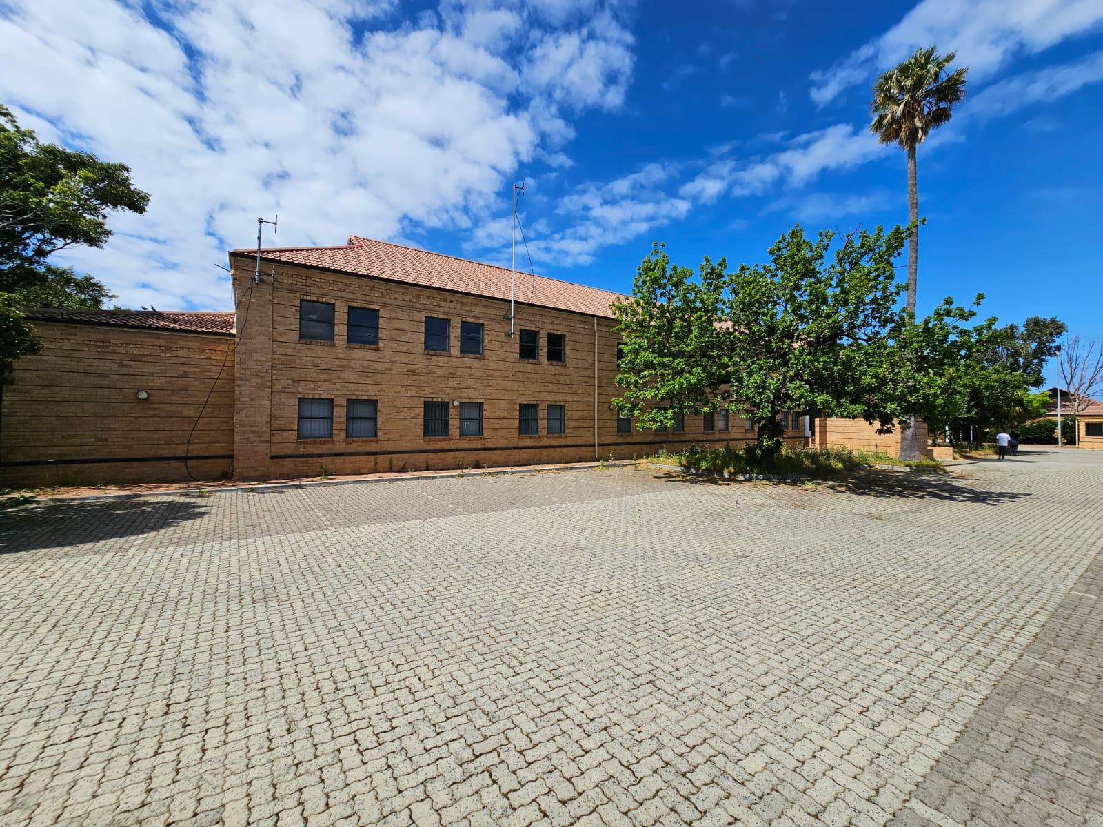 500  m² Commercial space in Somerset West Central photo number 3