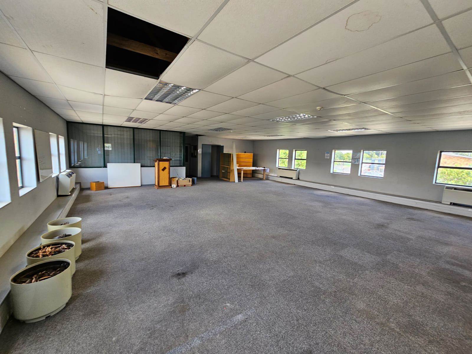500  m² Commercial space in Somerset West Central photo number 6