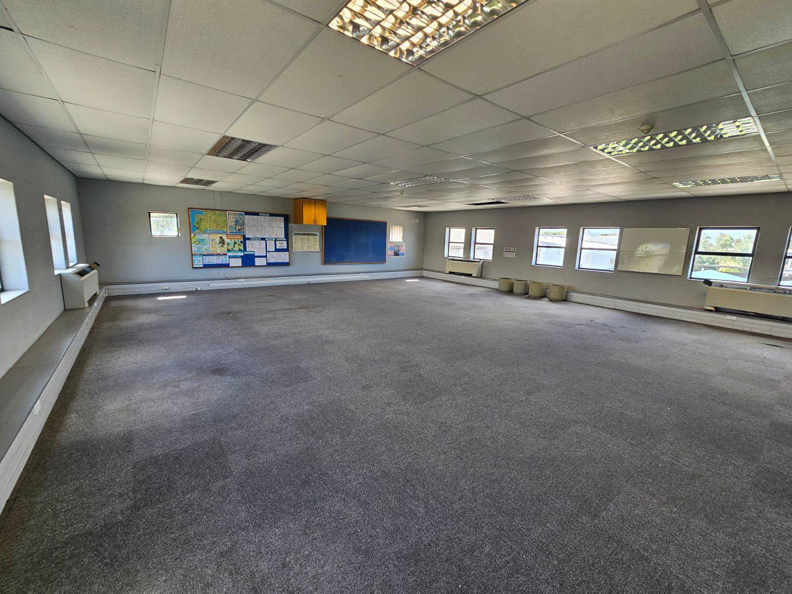 500  m² Commercial space in Somerset West Central photo number 25