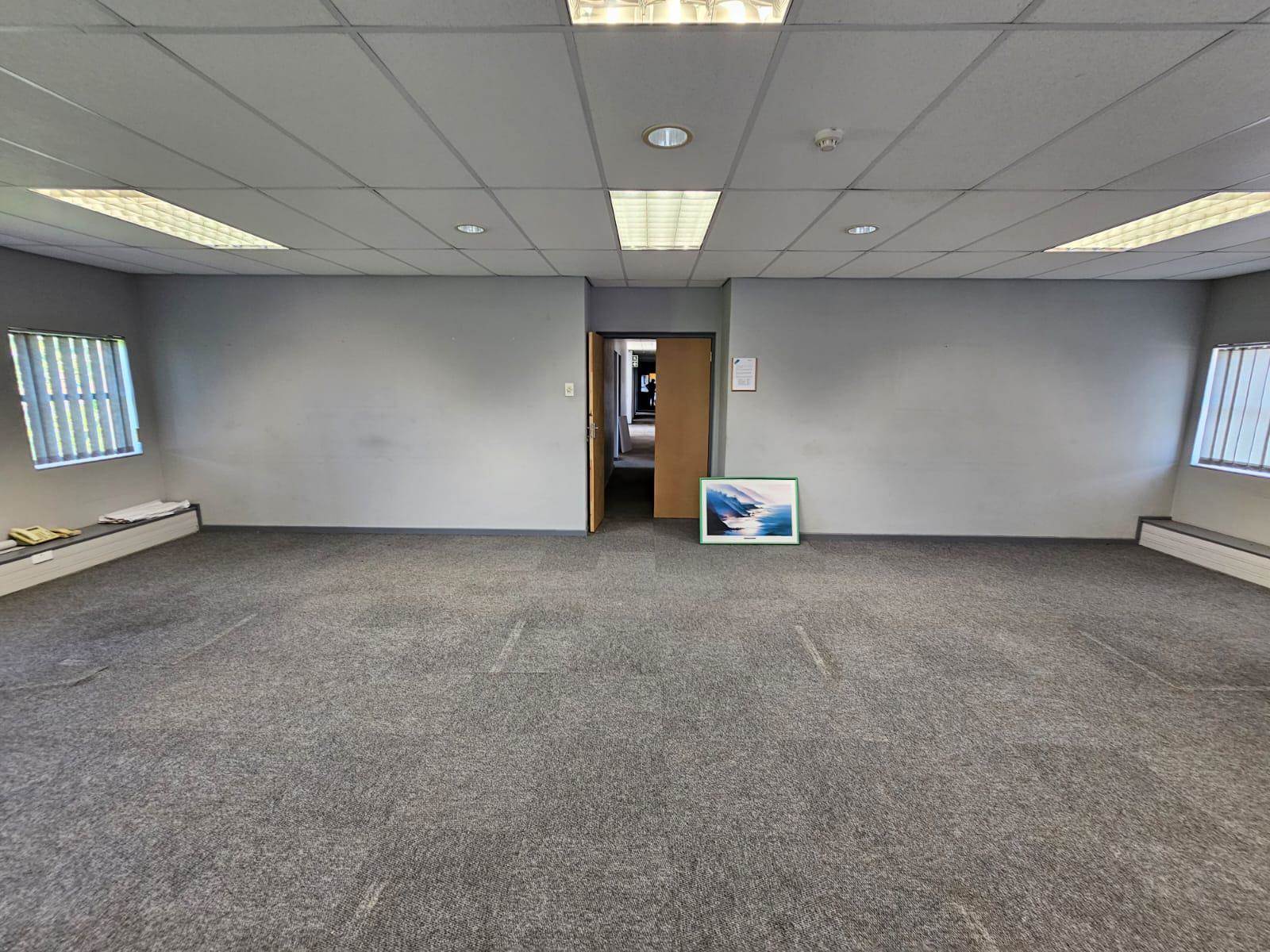 500  m² Commercial space in Somerset West Central photo number 15