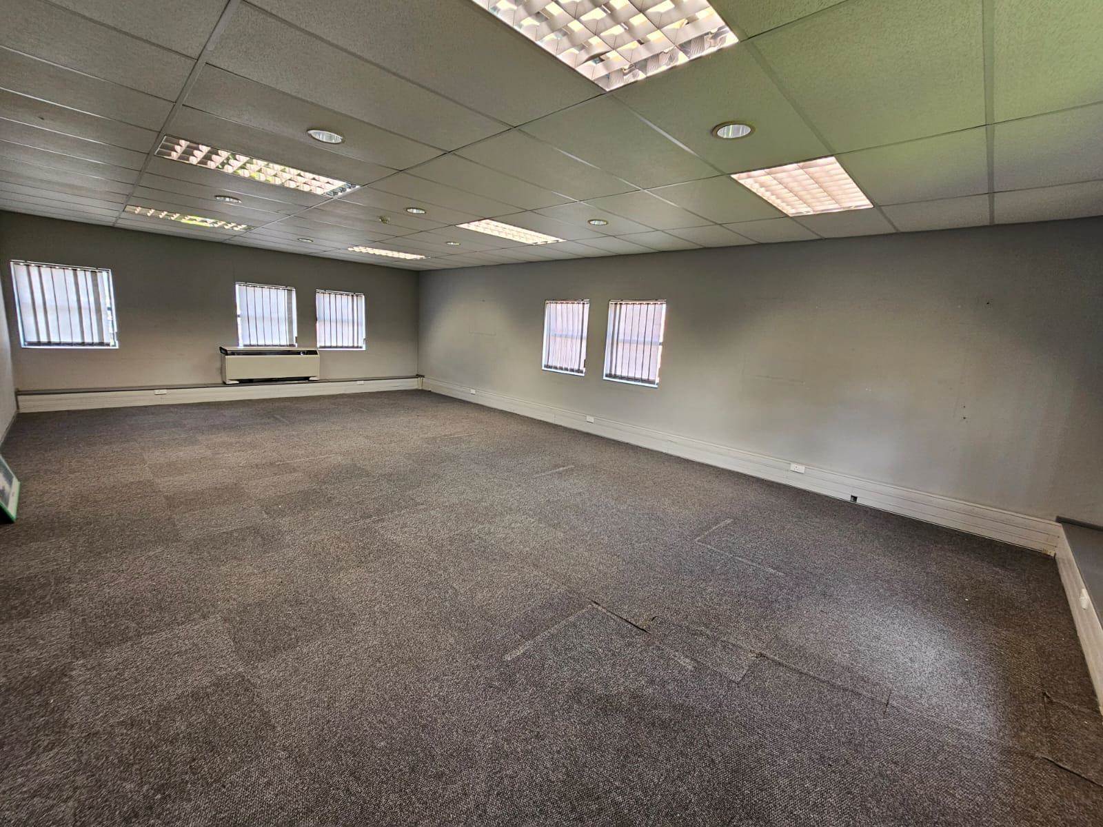 500  m² Commercial space in Somerset West Central photo number 8