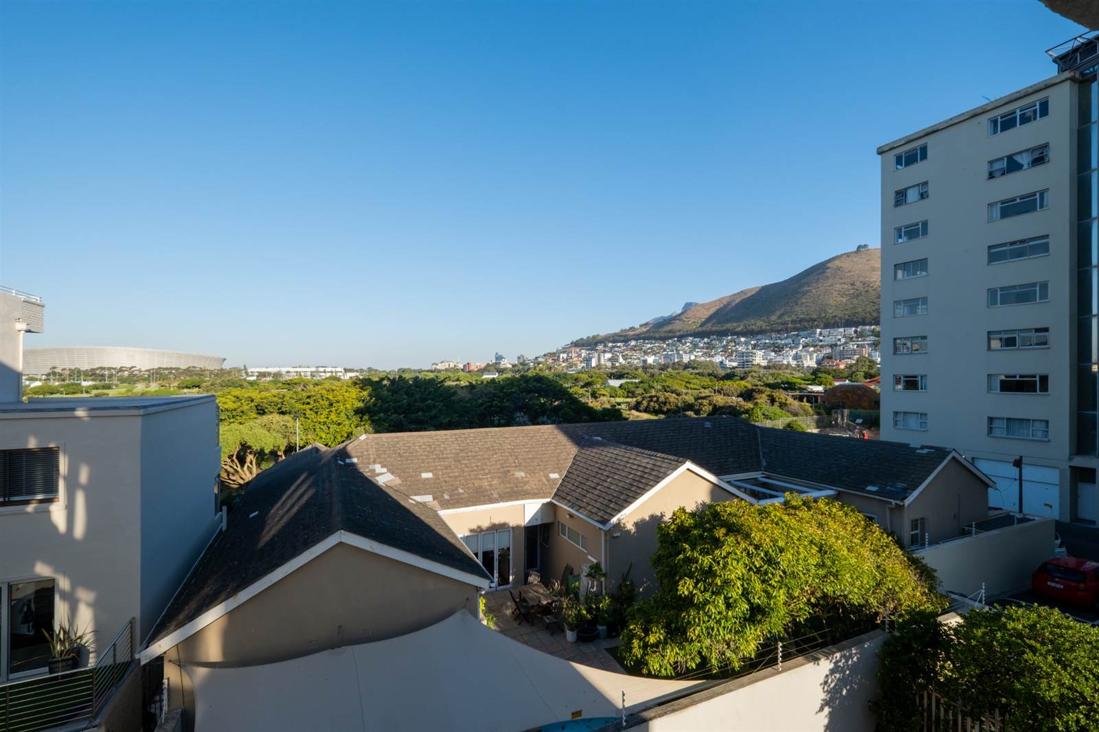 1 Bed Apartment in Mouille Point photo number 8