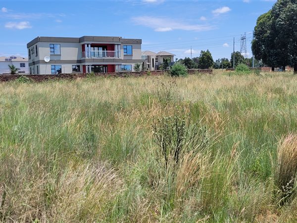 1 424 m² Land