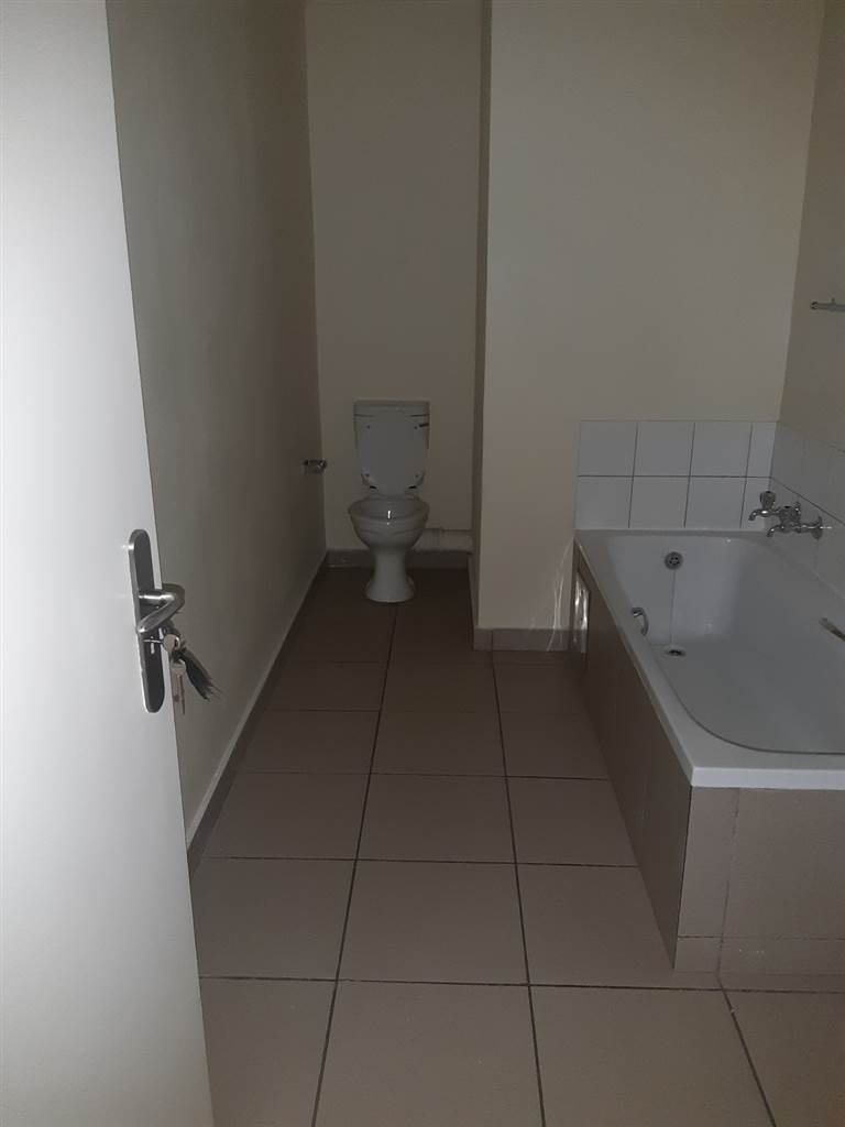 1 Bed Apartment in Johannesburg Central photo number 14