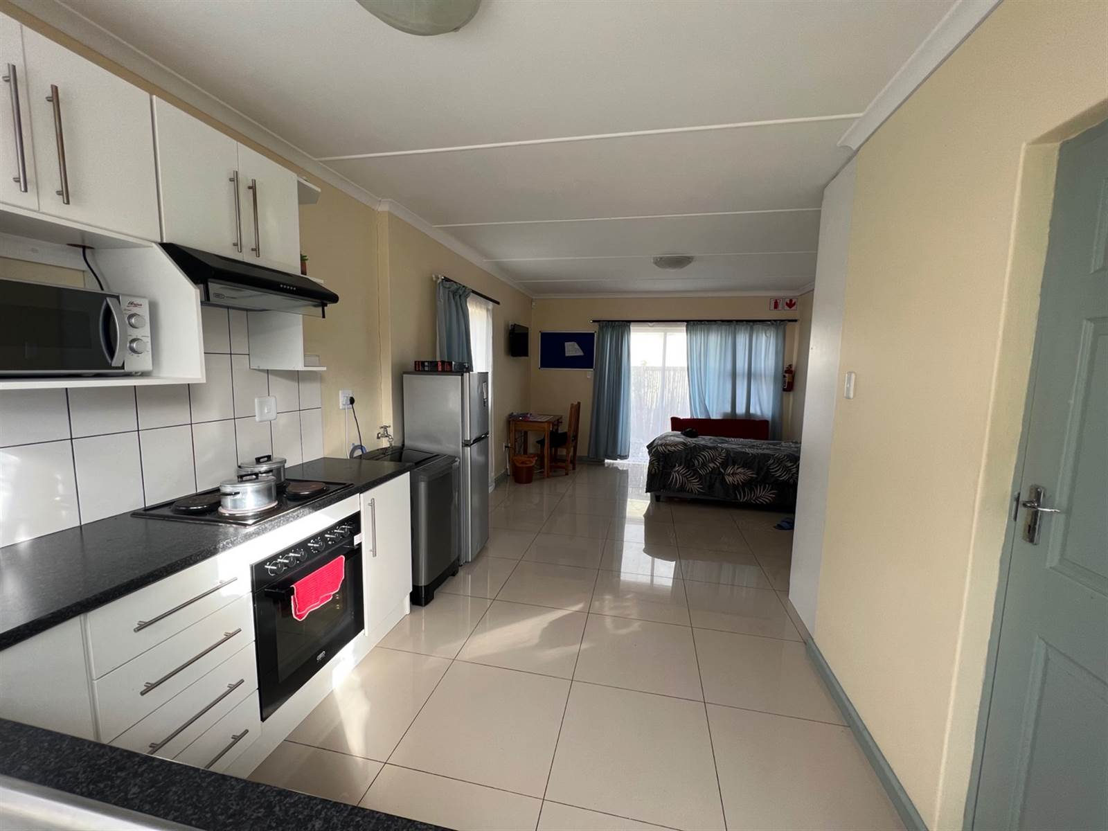 3 Bed Apartment in Grahamstown photo number 8