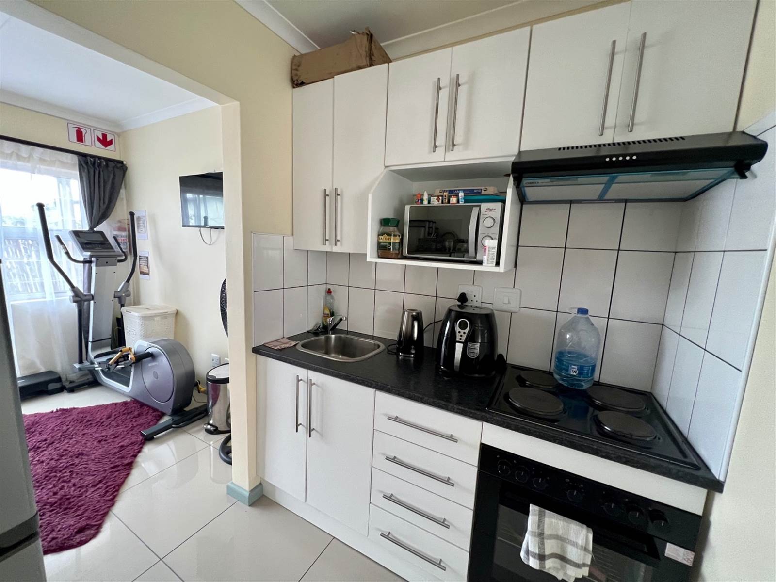 3 Bed Apartment in Grahamstown photo number 4
