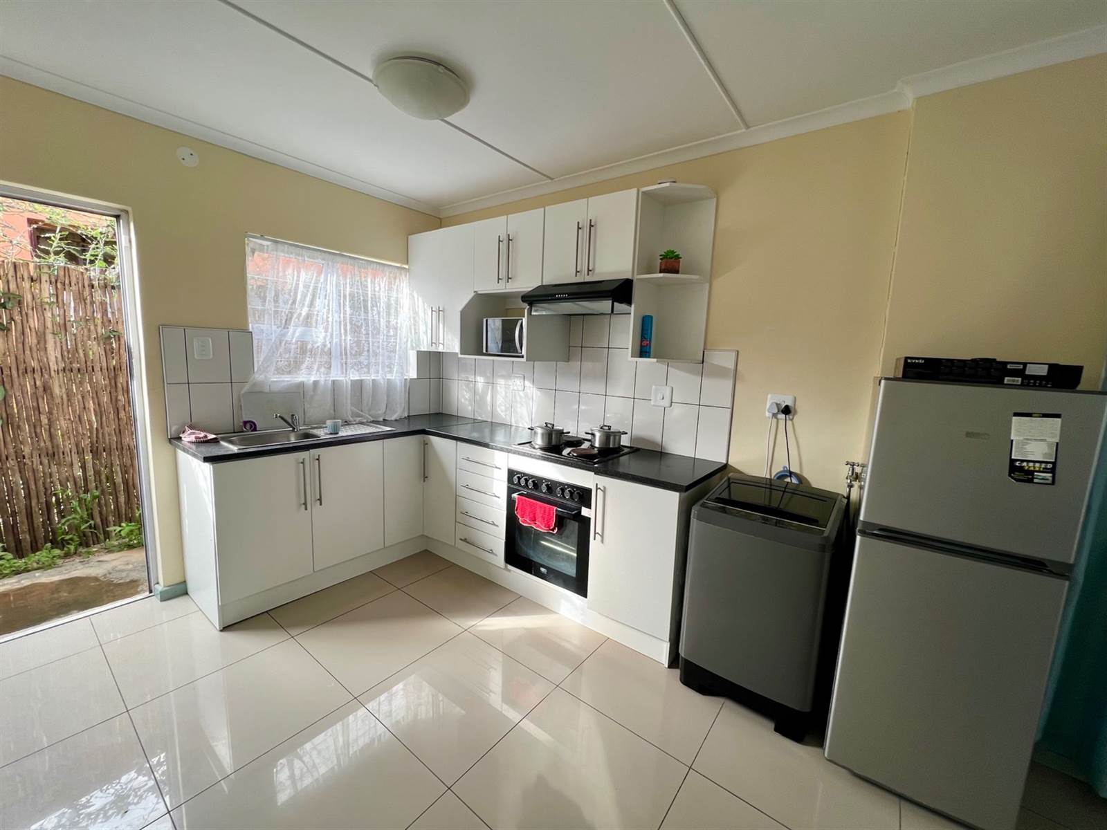 3 Bed Apartment in Grahamstown photo number 10