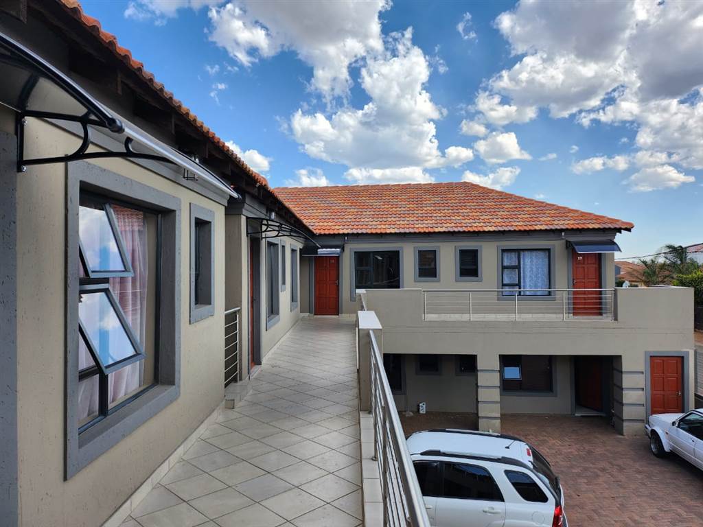 1 Bed House in Roodekop photo number 1