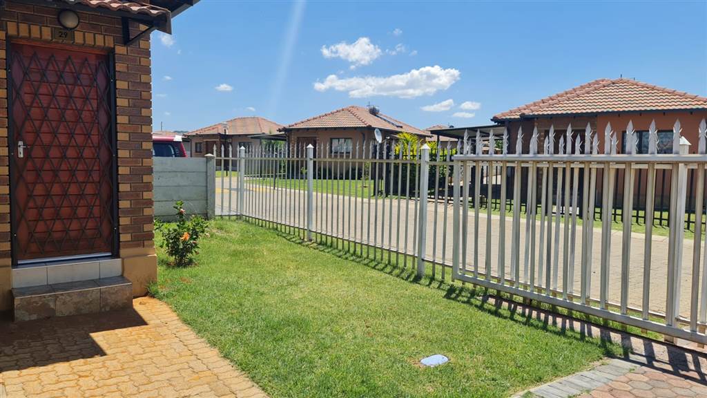 3 Bed House in Waterkloof East photo number 6