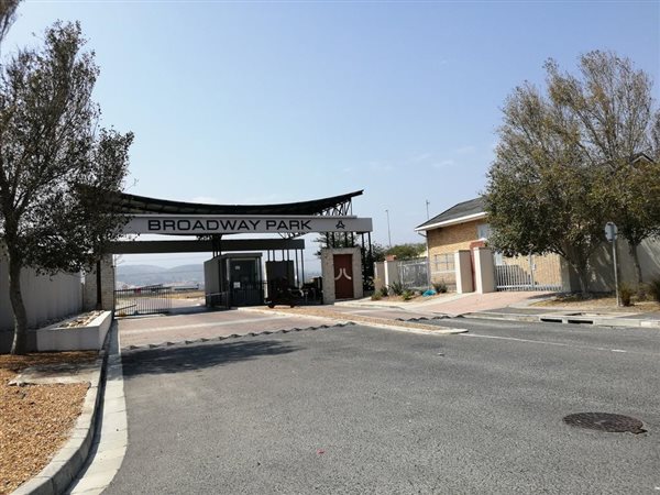 1990 m² Land available in Strand Central