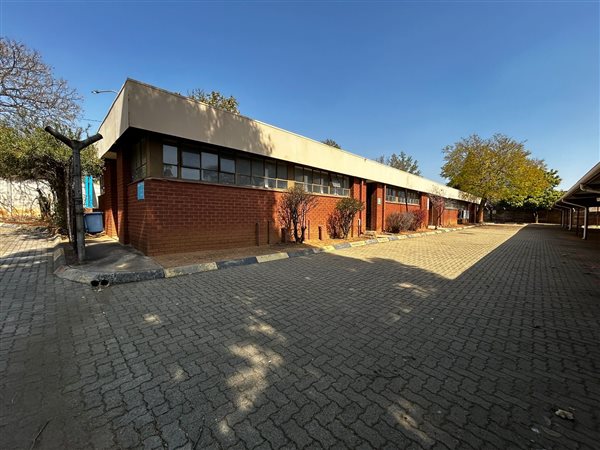 326  m² Commercial space