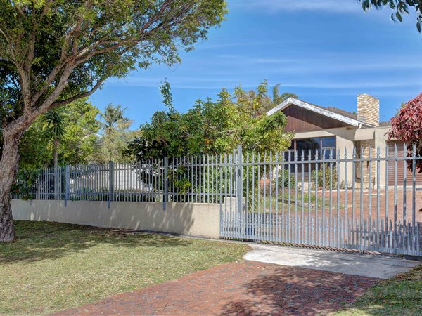 4 Bedroom House 4 Bedroom House