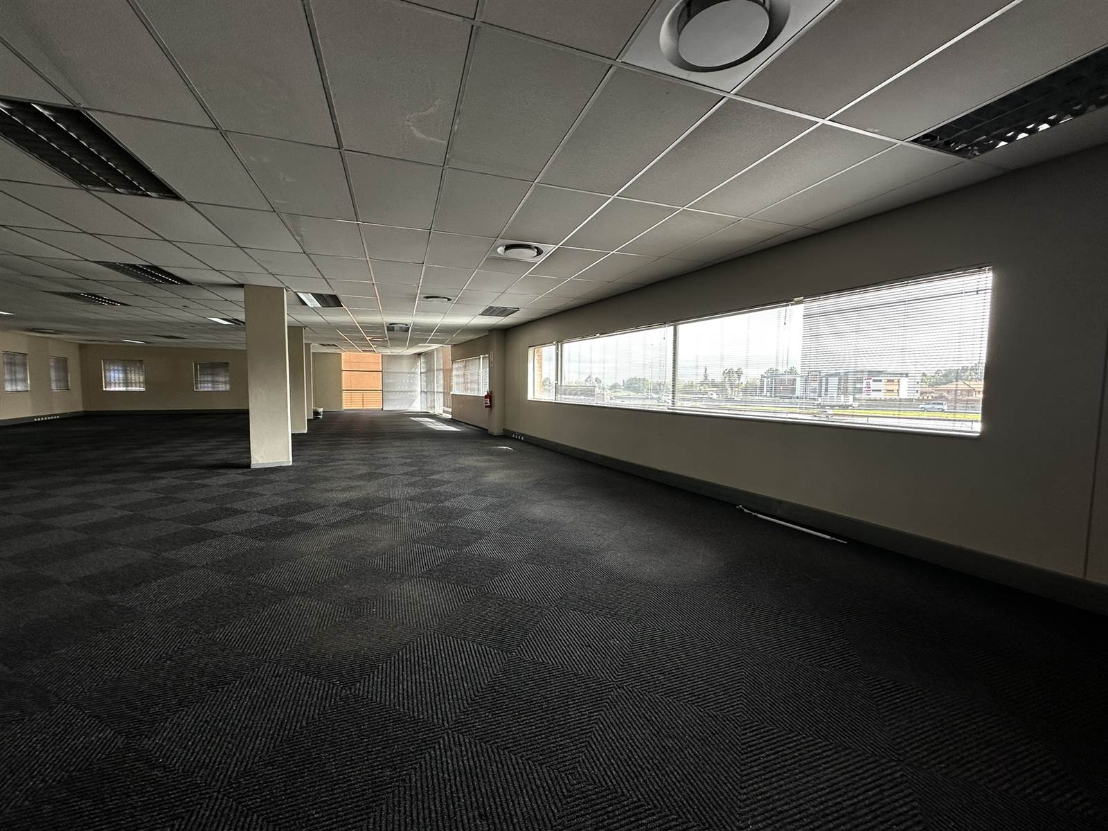 850  m² Commercial space in Bedfordview photo number 2
