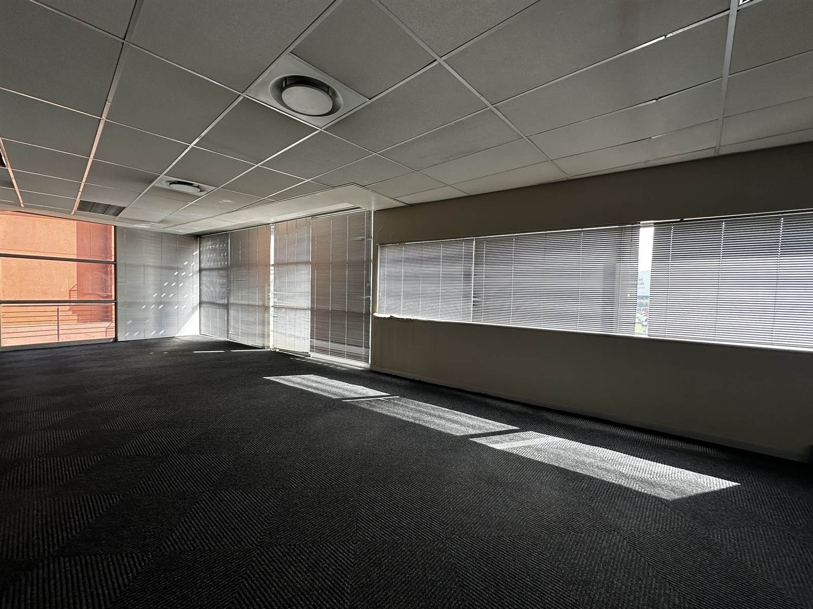850  m² Commercial space in Bedfordview photo number 4