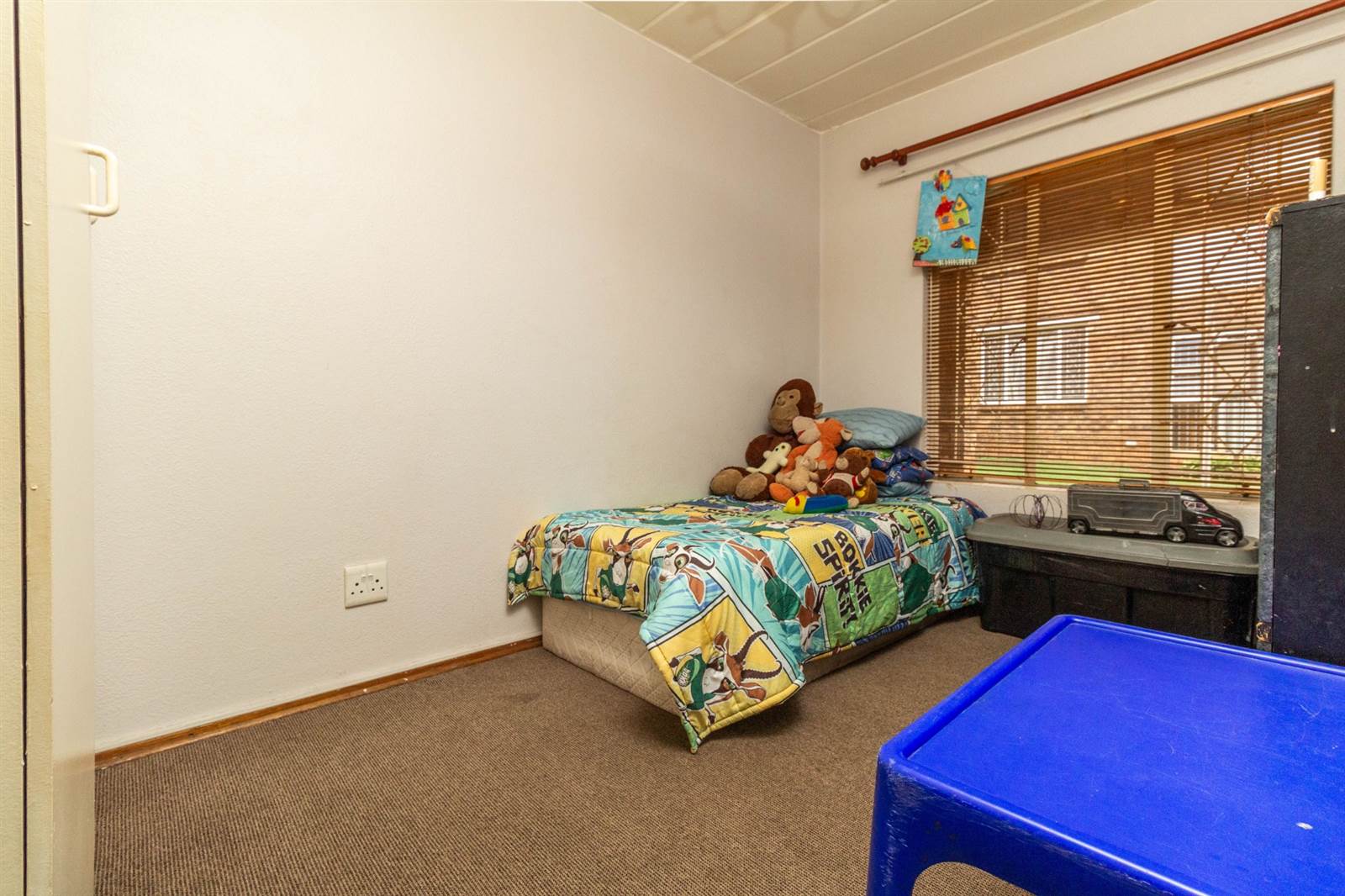 2 Bed Apartment in Krugersdorp North photo number 2