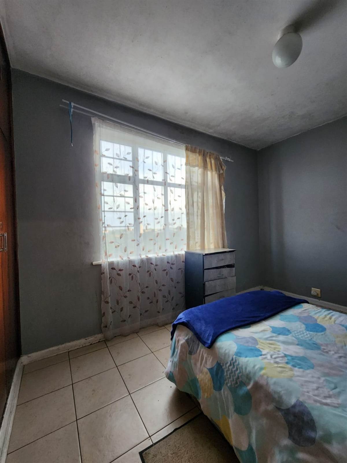 2 Bed Apartment in Port Elizabeth Central photo number 16