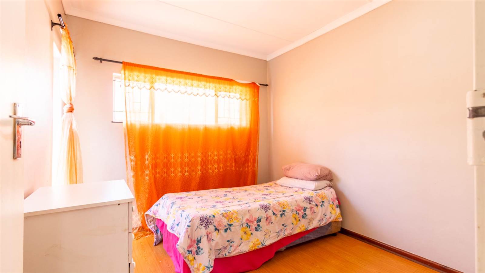 3 Bed House in Paarl photo number 9