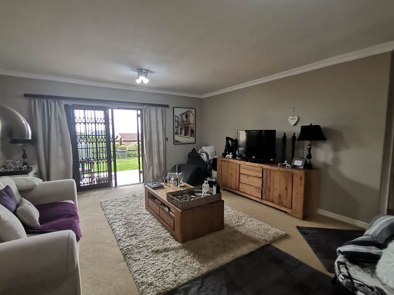 2 Bed Apartment in Howick photo number 7