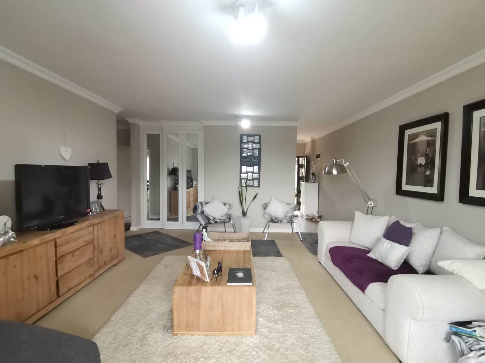 2 Bed Apartment in Howick photo number 8