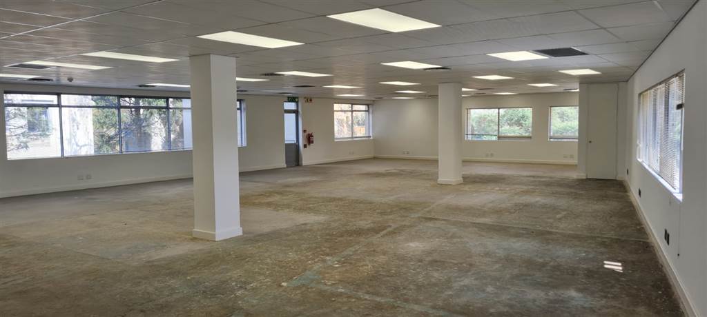 383  m² Office Space in Illovo photo number 3