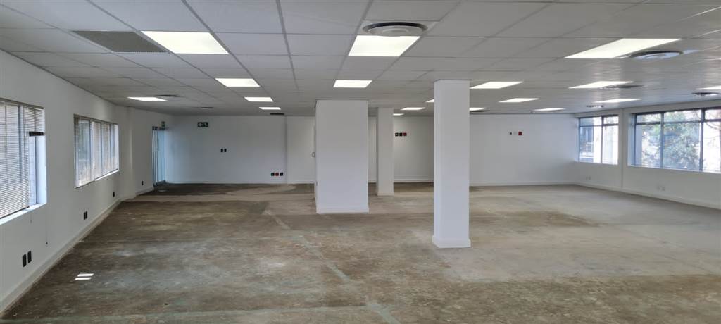 383  m² Office Space in Illovo photo number 1