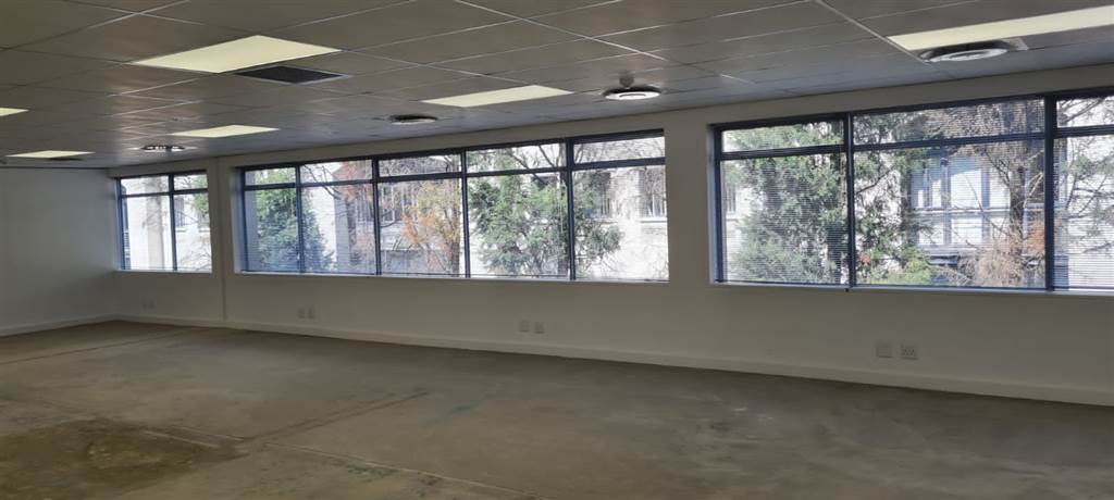 383  m² Office Space in Illovo photo number 2
