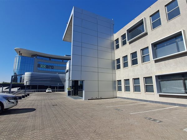 338  m² Office Space