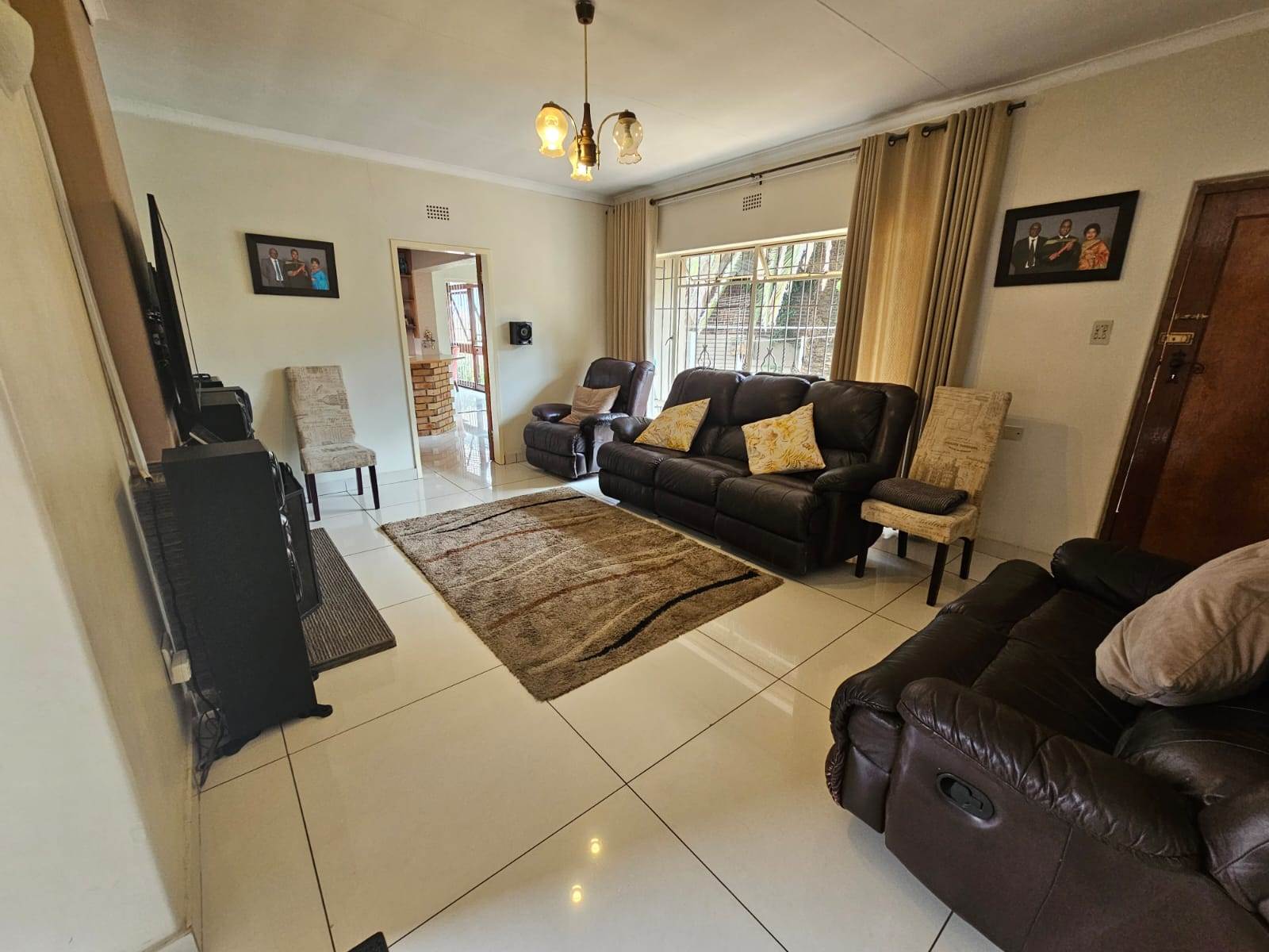 4 Bed House in Glenanda photo number 3