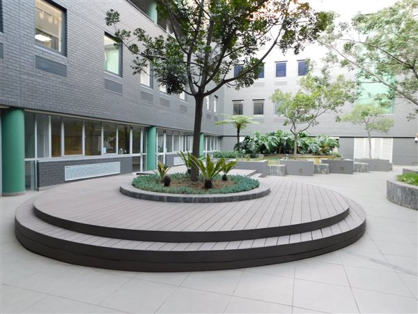 143  m² Commercial space in Rosebank