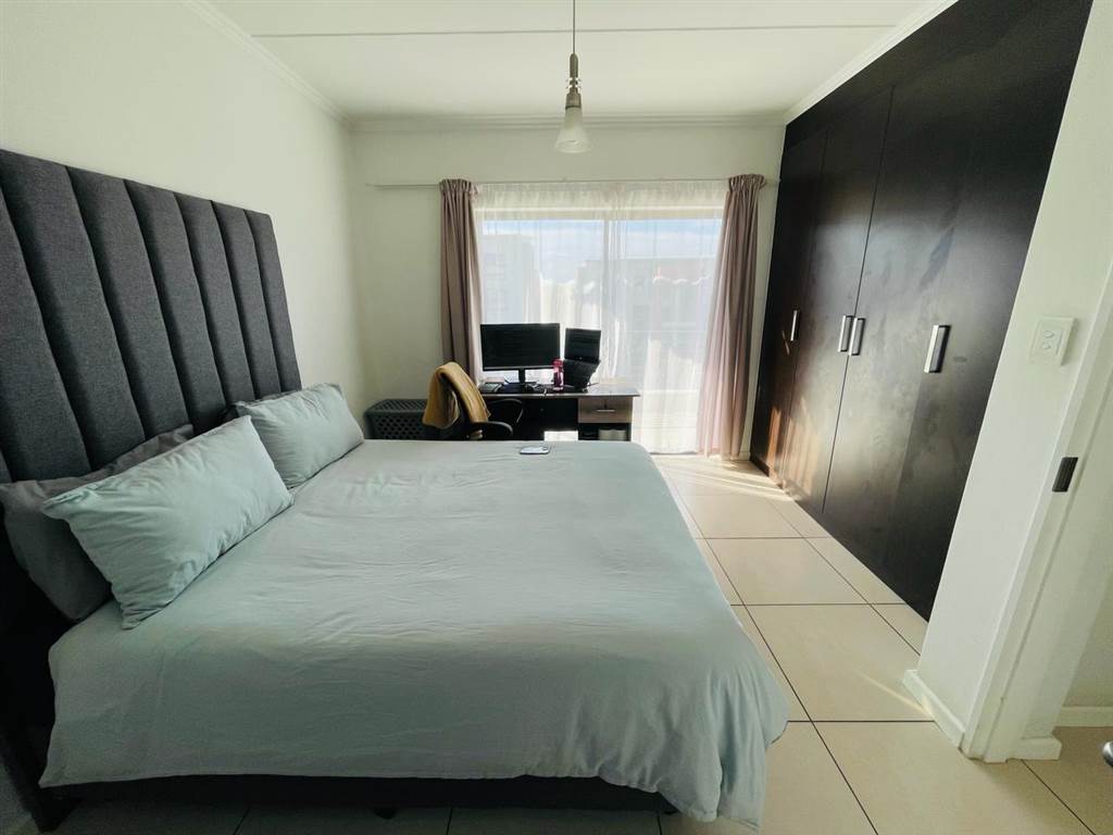 2 Bed Apartment in Fourways photo number 8